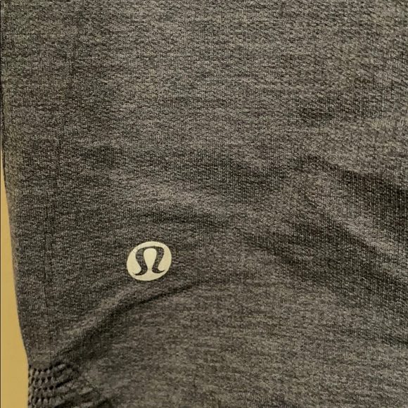 navy blue lululemon capris - Picture 3 of 4